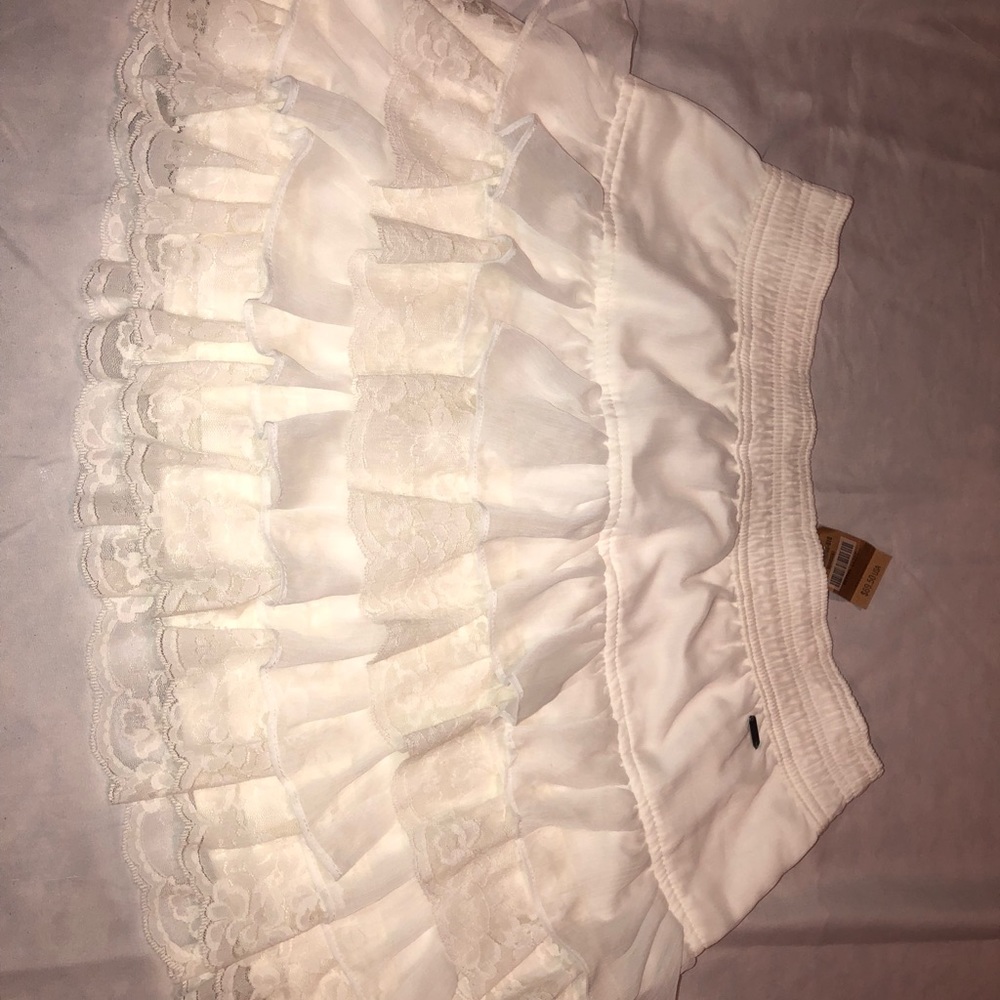 White lace ruffle Hollister skirt